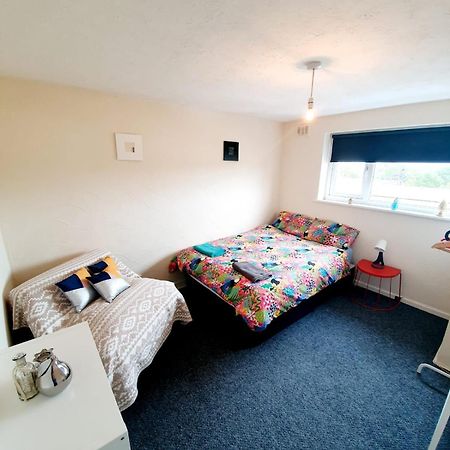 Rayleigh Town Centre 3 Bedroom Apartment Екстериор снимка