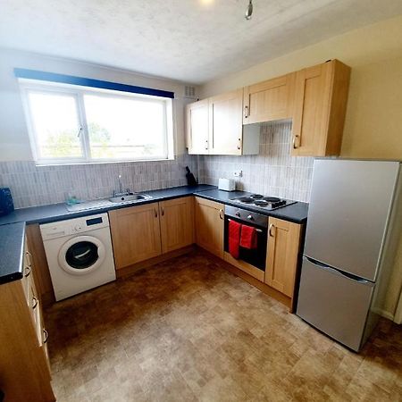 Rayleigh Town Centre 3 Bedroom Apartment Екстериор снимка