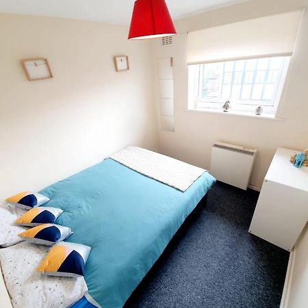 Rayleigh Town Centre 3 Bedroom Apartment Екстериор снимка