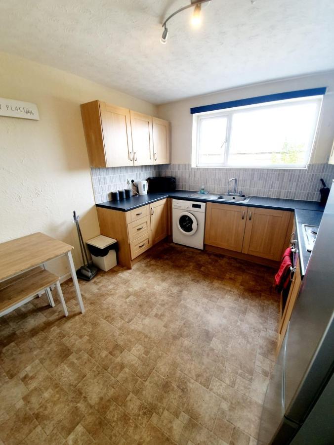 Rayleigh Town Centre 3 Bedroom Apartment Екстериор снимка