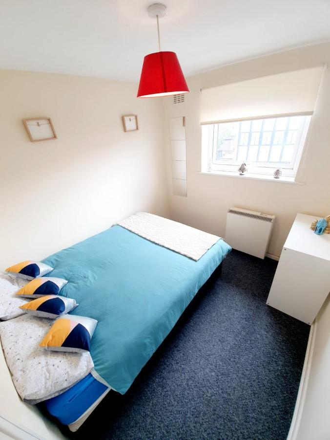 Rayleigh Town Centre 3 Bedroom Apartment Екстериор снимка